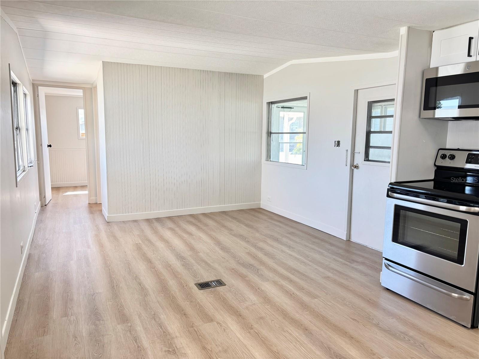 MOBEL AMERICANA MOBILE HOME PARK UNREC - Residential Lease