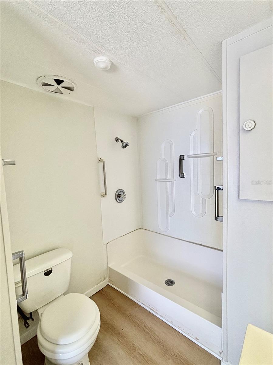 MOBEL AMERICANA MOBILE HOME PARK UNREC - Residential Lease