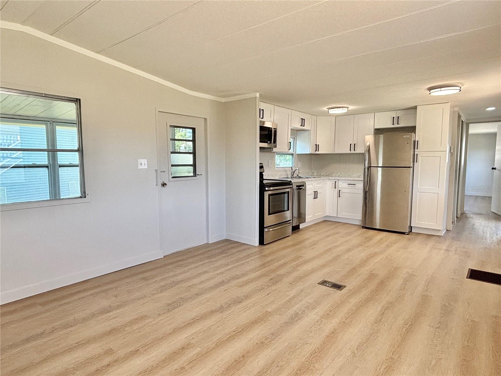 MOBEL AMERICANA MOBILE HOME PARK UNREC - Residential Lease
