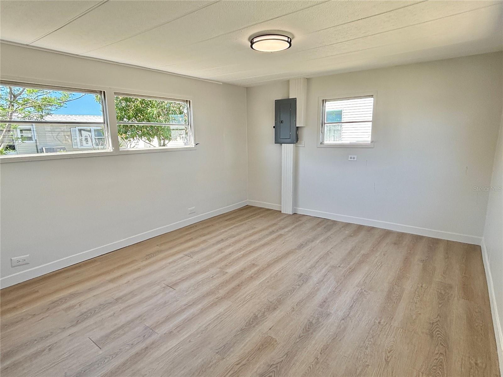 MOBEL AMERICANA MOBILE HOME PARK UNREC - Residential Lease
