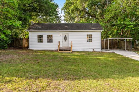 Photo of 1420 NE 23rd Street, Ocala, FL 34470 (MLS # OM724531)