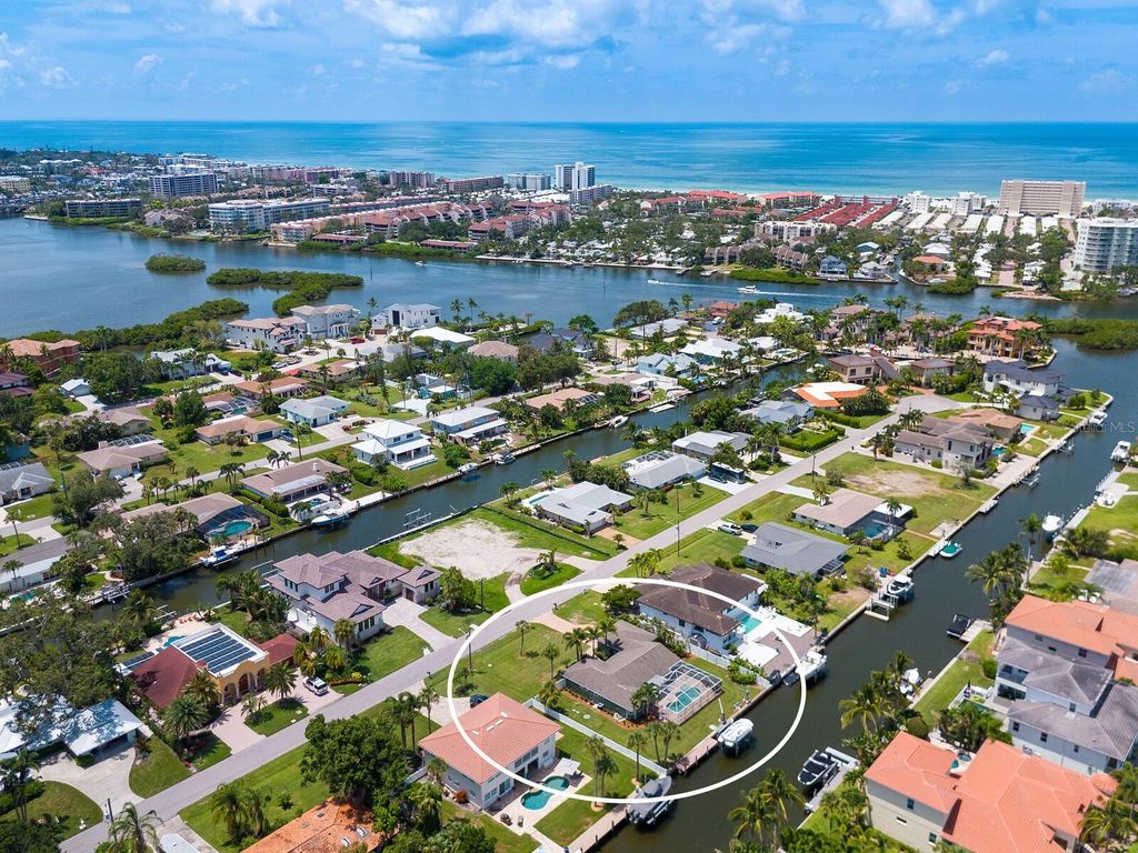 Photo of 1613 Shelburne Lane, Sarasota, FL 34231 (MLS # D6143044)