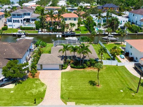 Photo of 1613 Shelburne Lane, Sarasota, FL 34231 (MLS # D6143044)