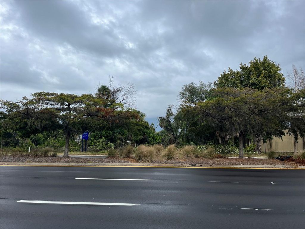 Photo of 1519 Manatee Avenue E, Bradenton, FL 34208 (MLS # A4683352)