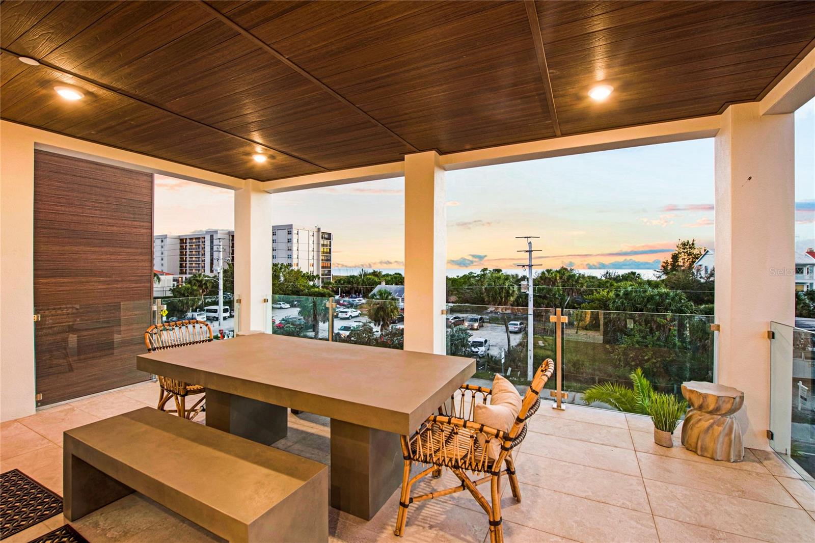 329 BEACH LAND CONDOMINIUM - Residential