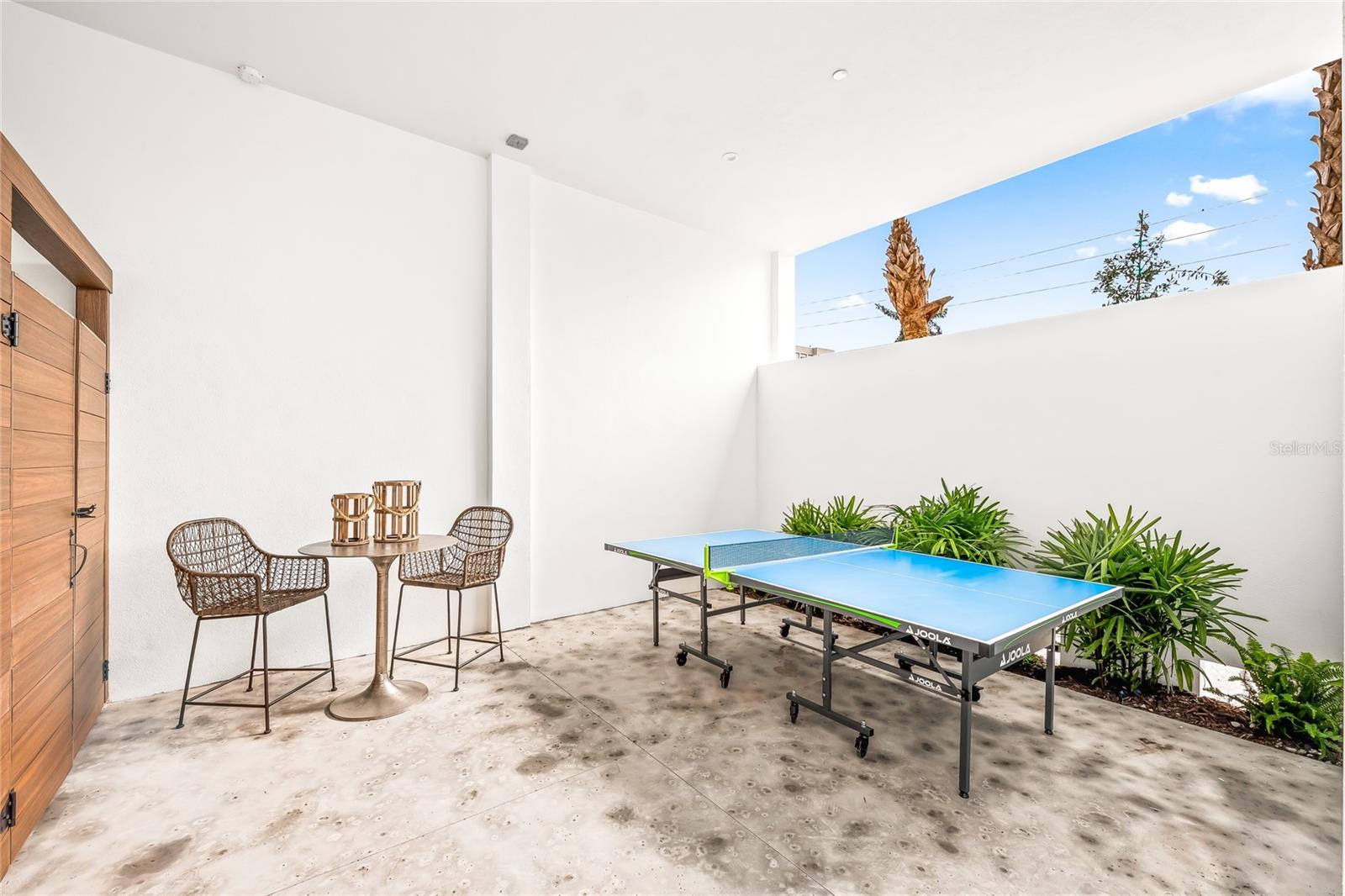 329 BEACH LAND CONDOMINIUM - Residential