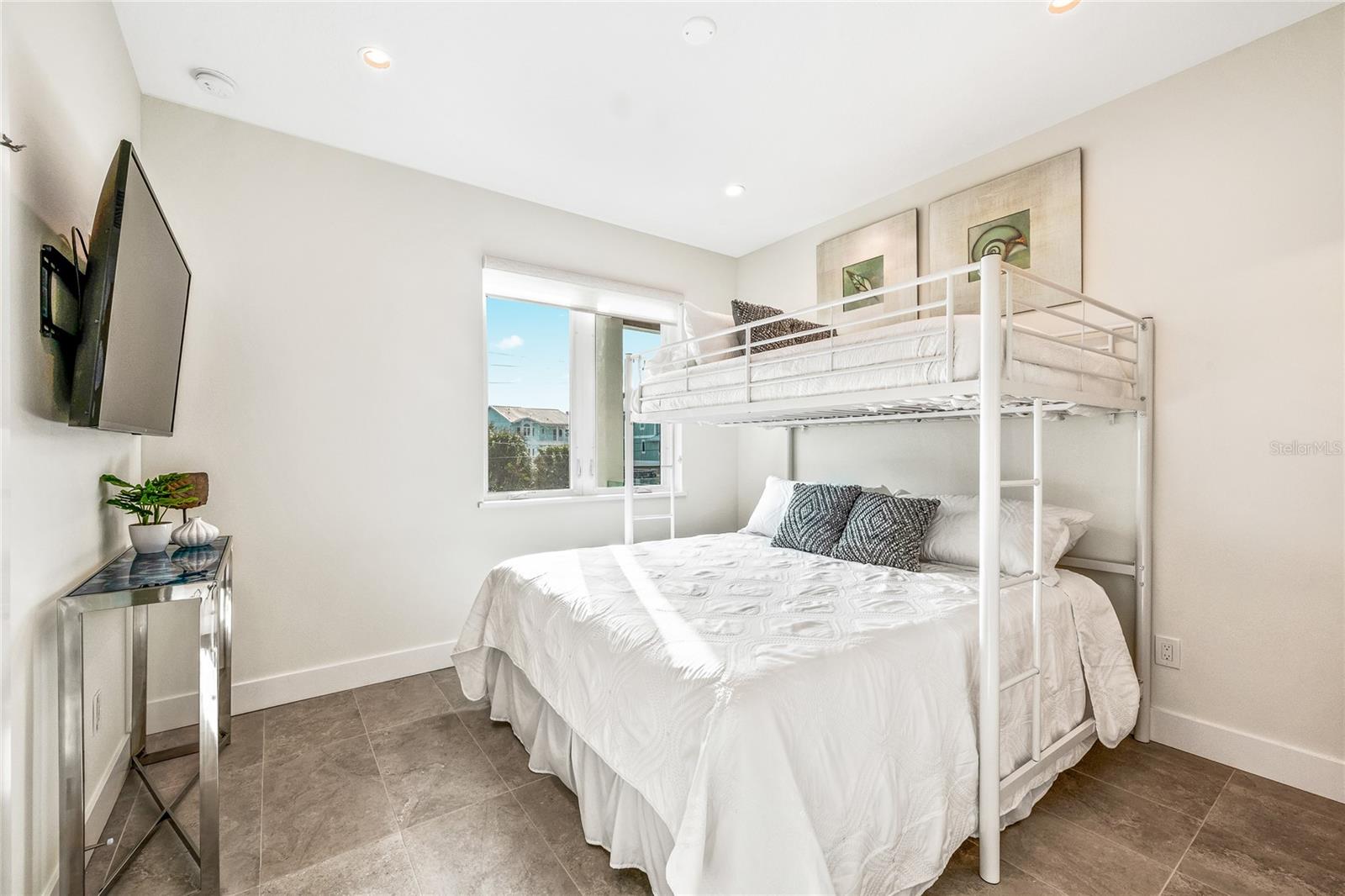 329 BEACH LAND CONDOMINIUM - Residential