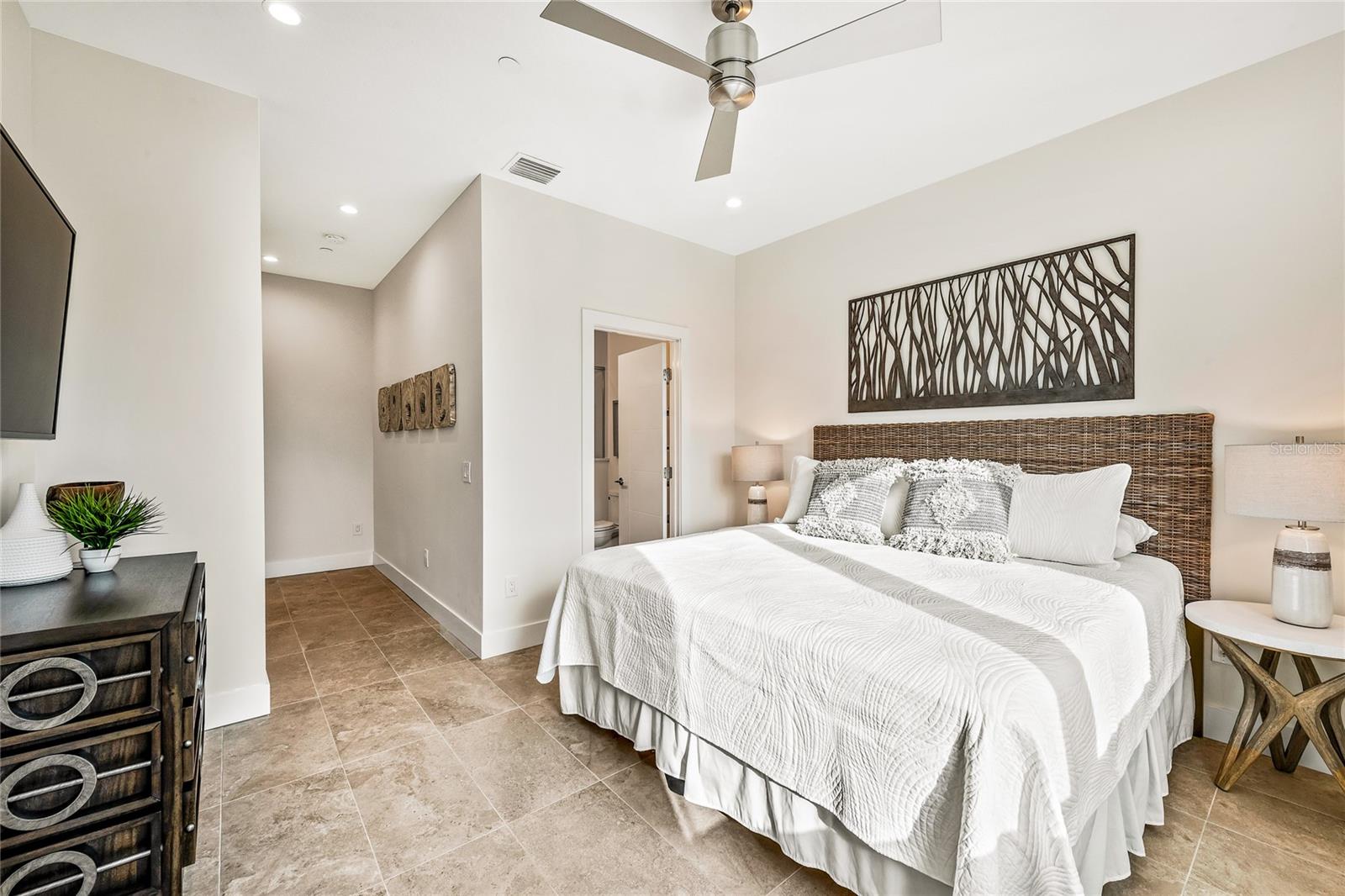 329 BEACH LAND CONDOMINIUM - Residential