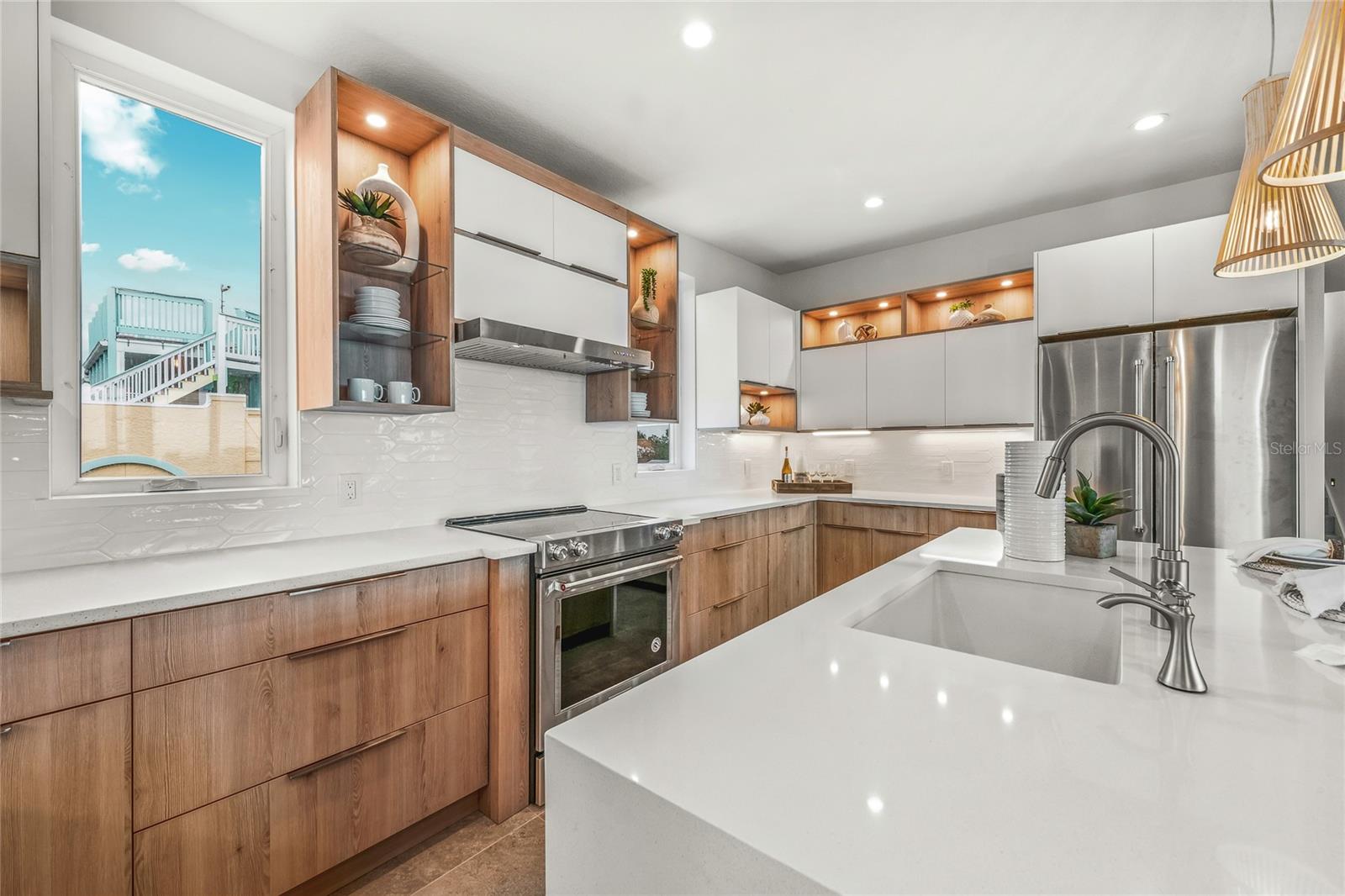 329 BEACH LAND CONDOMINIUM - Residential