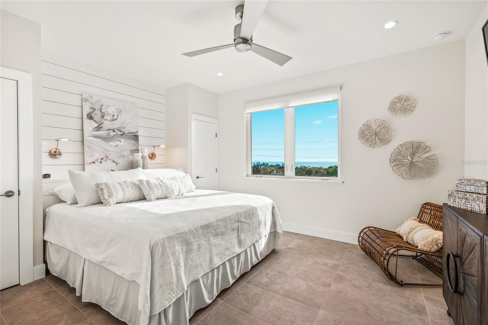 329 BEACH LAND CONDOMINIUM - Residential