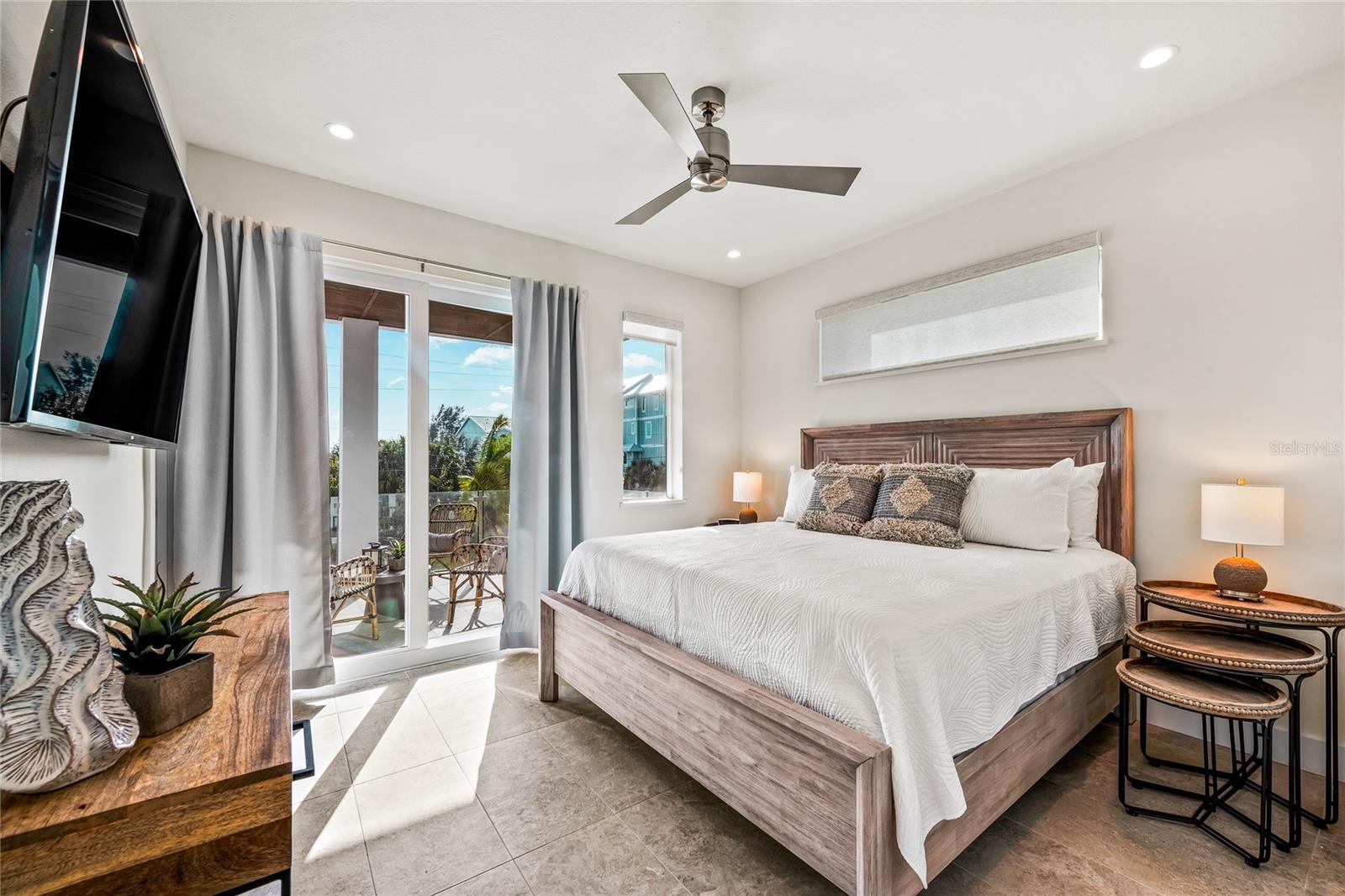 329 BEACH LAND CONDOMINIUM - Residential