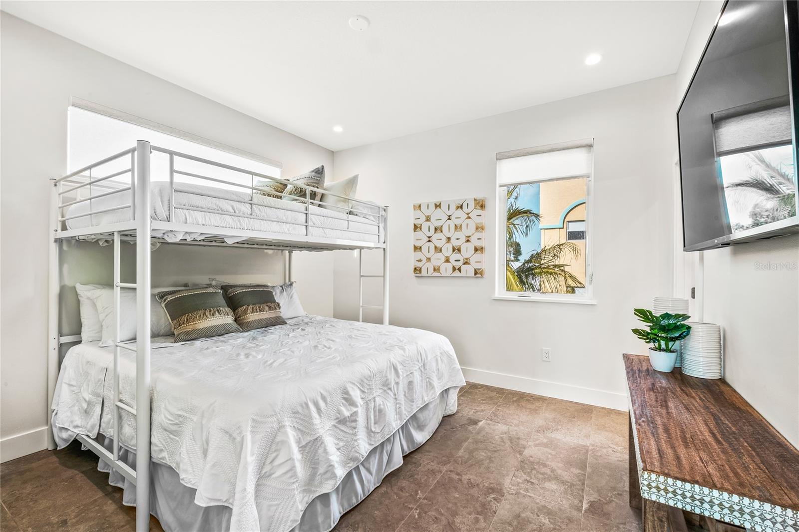 329 BEACH LAND CONDOMINIUM - Residential