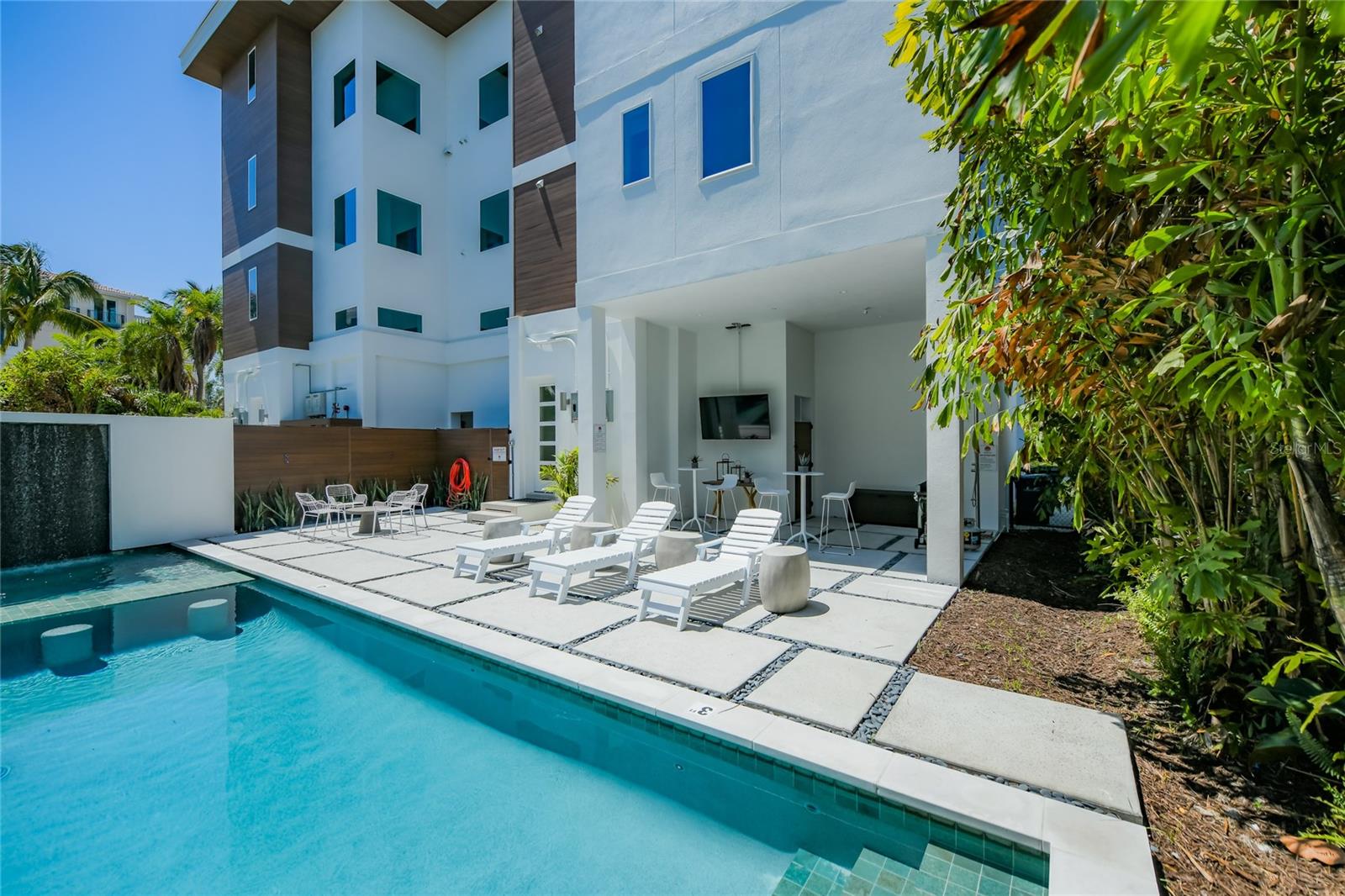 329 BEACH LAND CONDOMINIUM - Residential