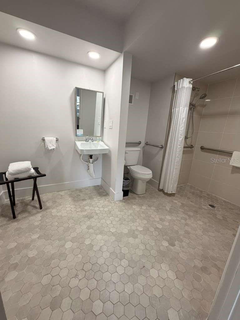 GREENPOINT ESSENTIAL HOTEL CONDO - Residential