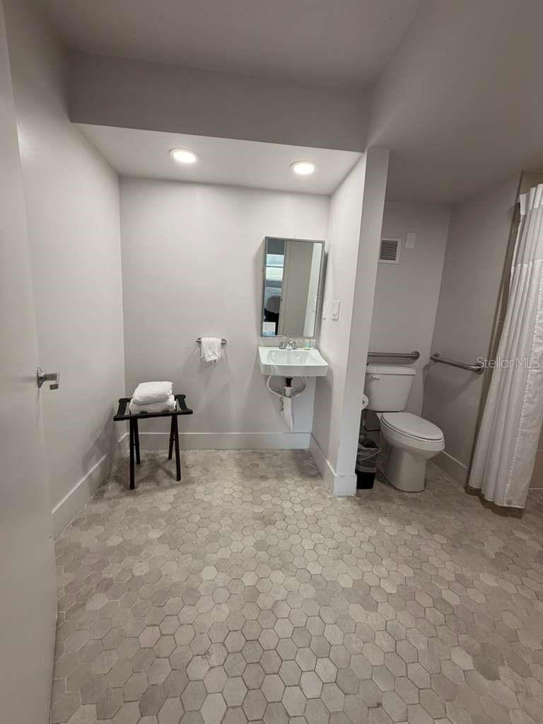 GREENPOINT ESSENTIAL HOTEL CONDO - Residential