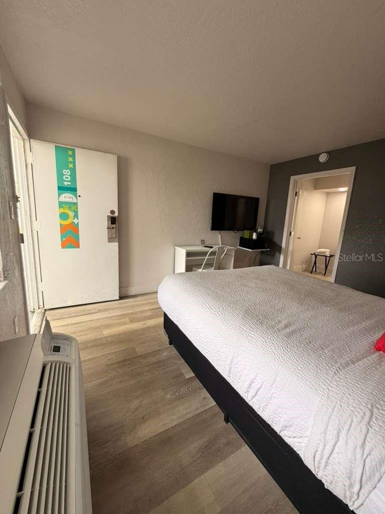 GREENPOINT ESSENTIAL HOTEL CONDO - Residential