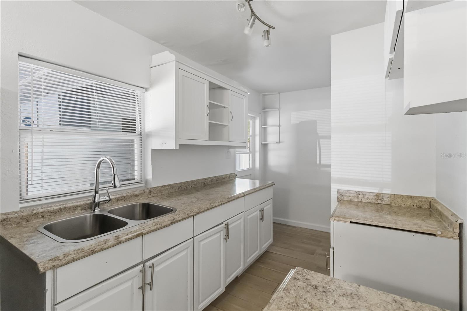 LAUREL TERRACE - Residential