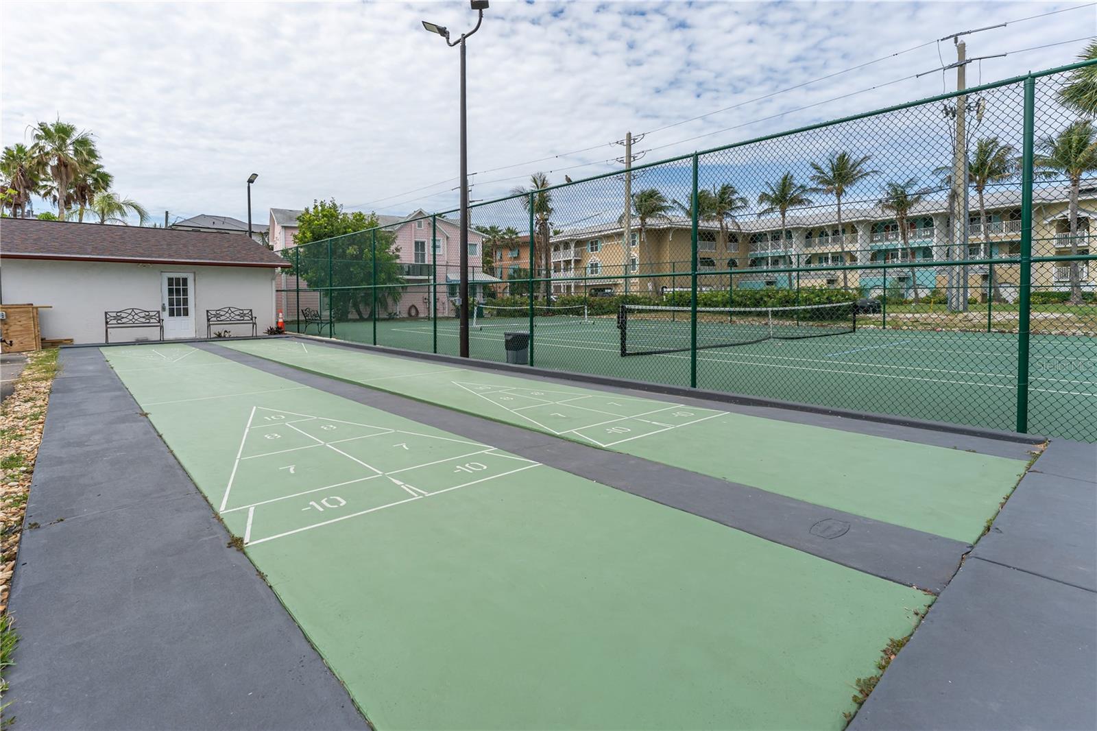 RUNAWAY BAY - Residential