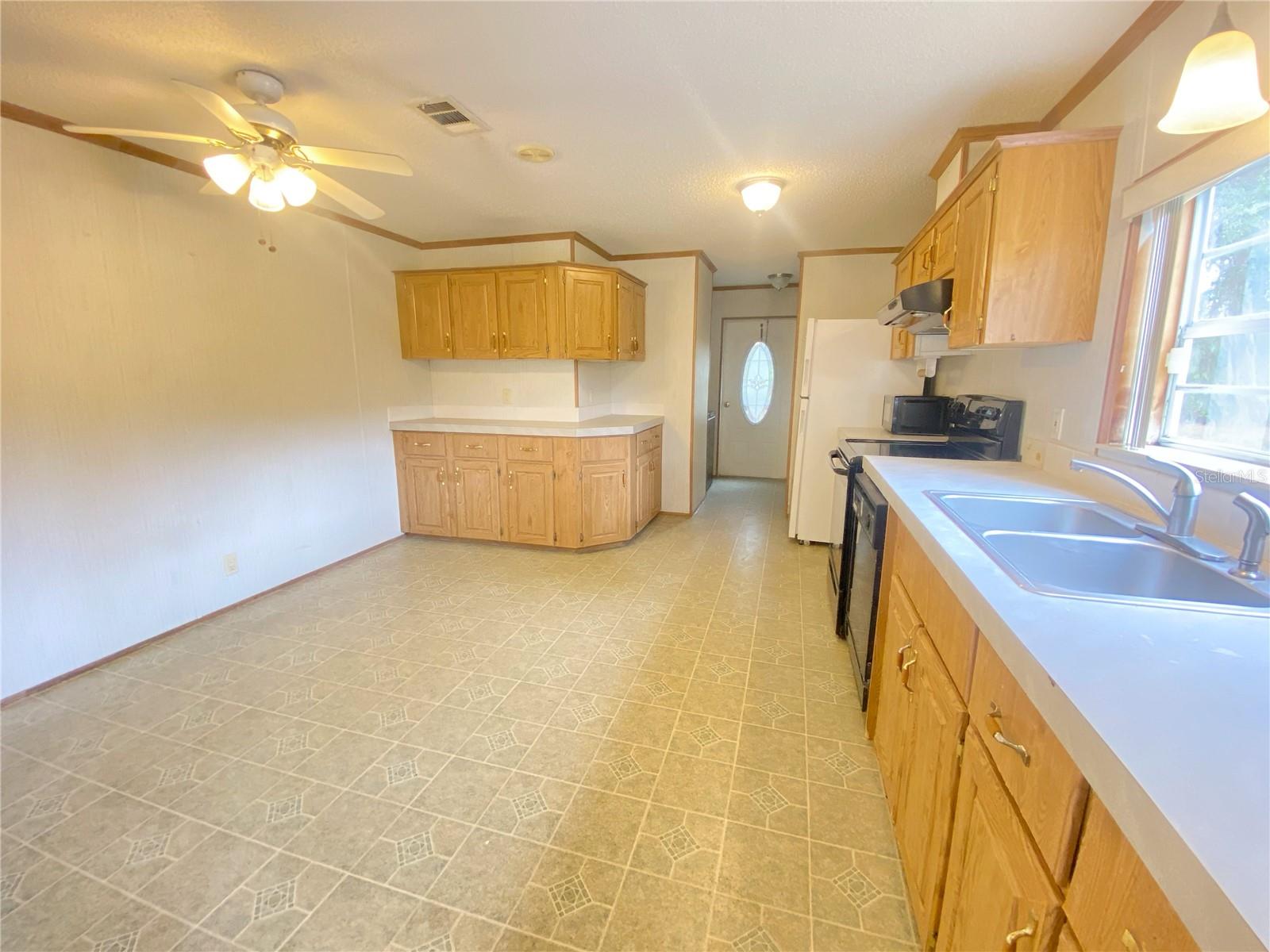 LAKE VIEW MANOR - Residential