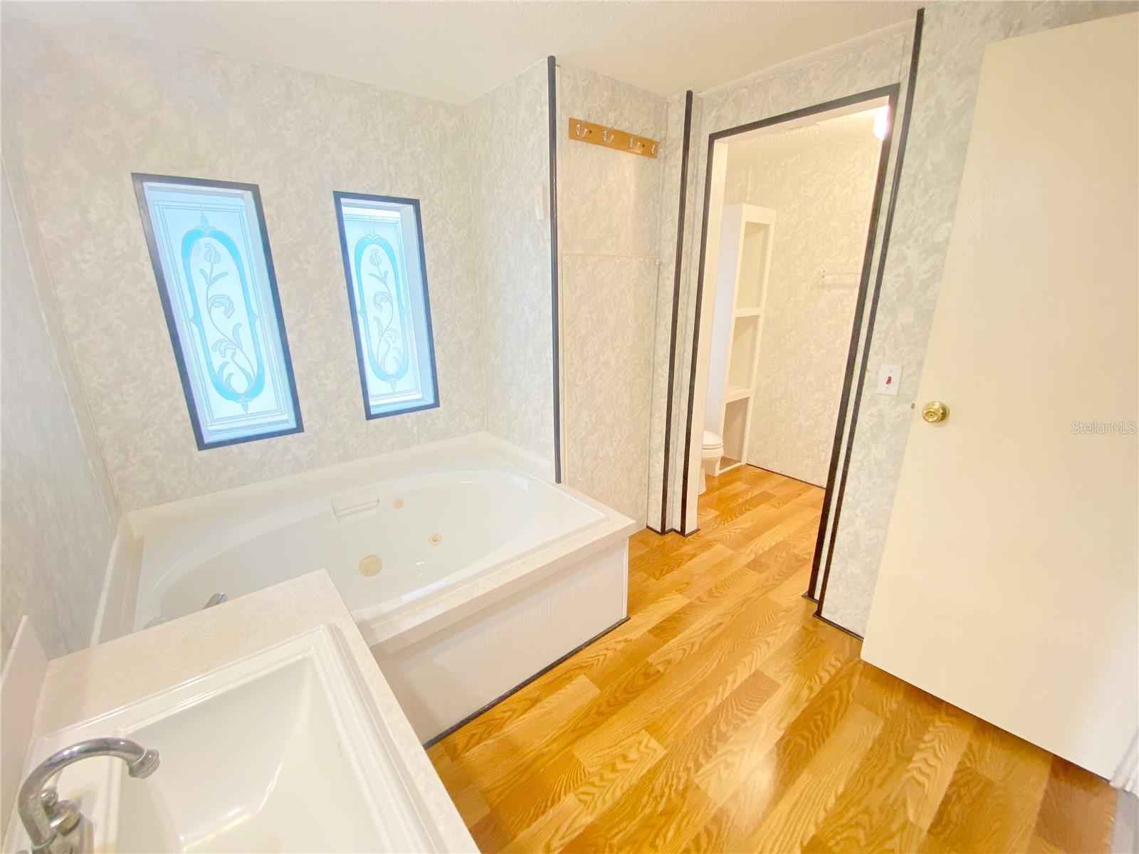 LAKE VIEW MANOR - Residential