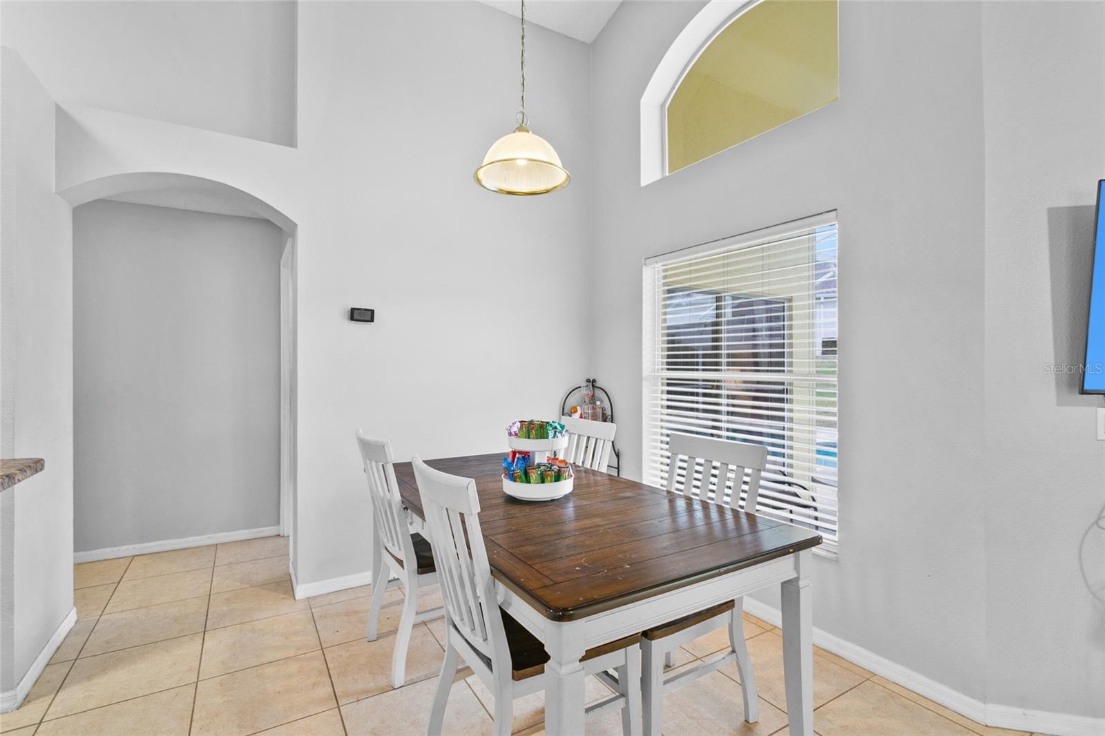 1685 WATERVIEW LOOP