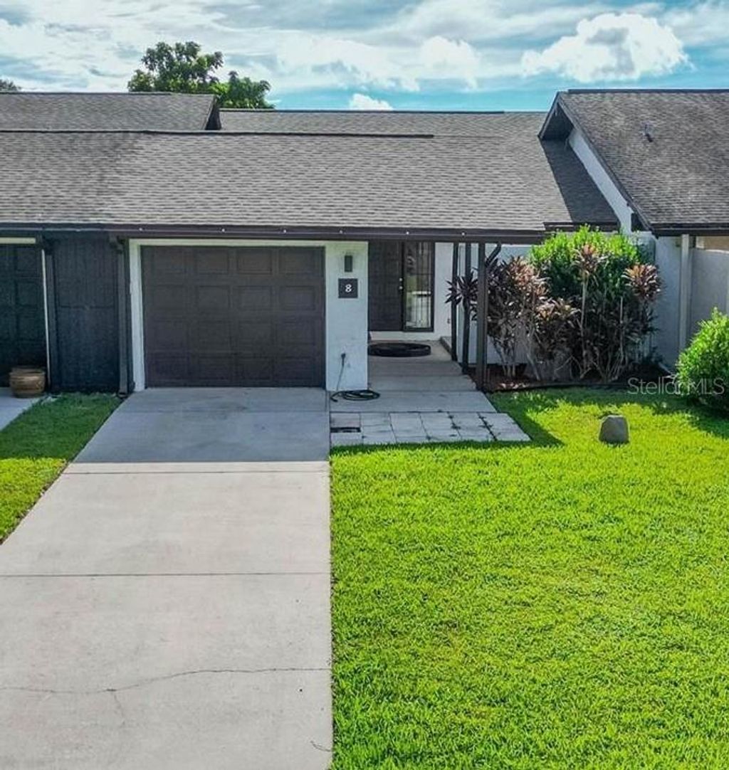 Photo of 8 Huntley Court #8, Haines City, FL 33844 (MLS # L4960529)