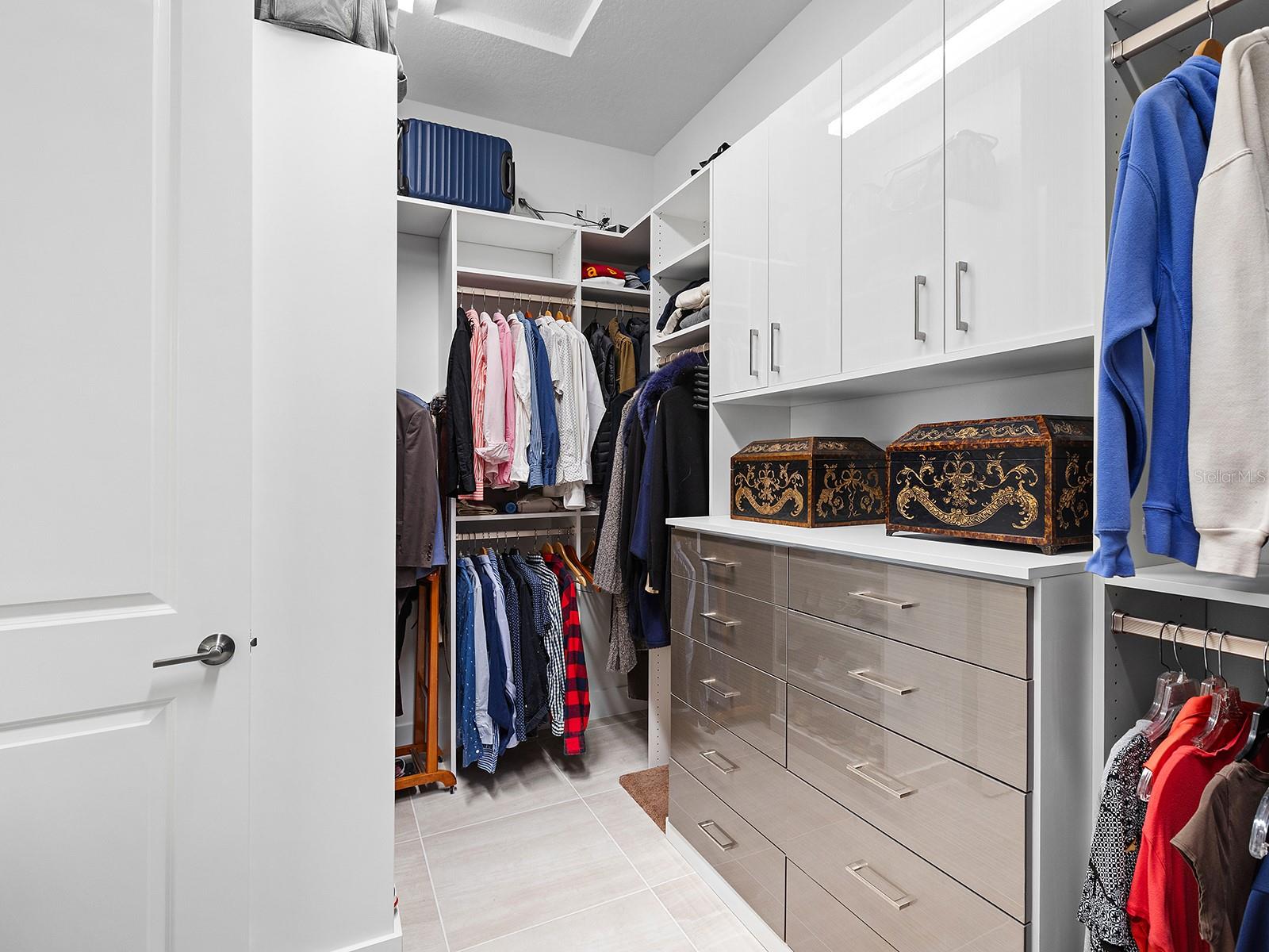 LAKEHOUSE COVE AT WATERSIDE - Residential