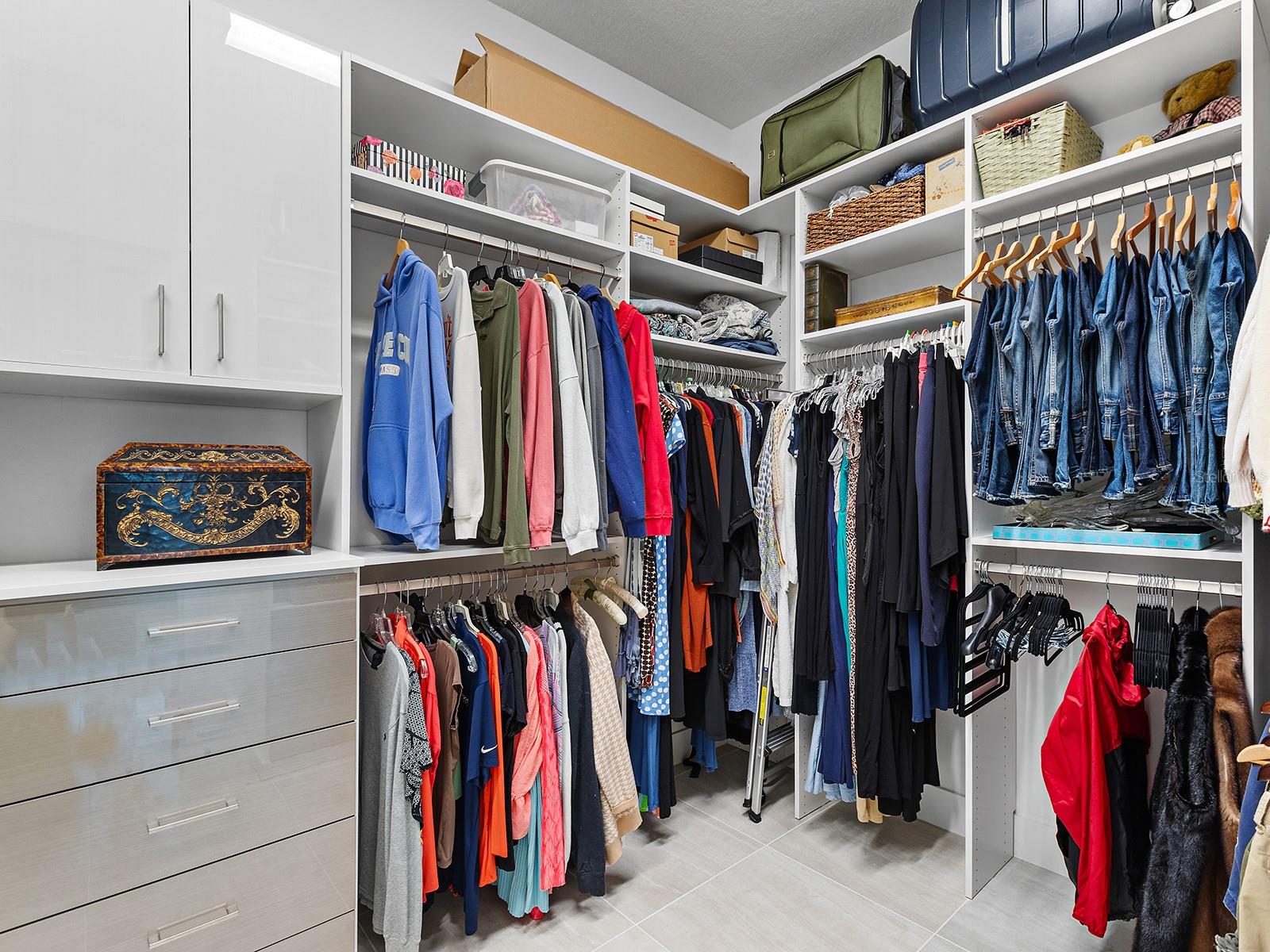 LAKEHOUSE COVE AT WATERSIDE - Residential