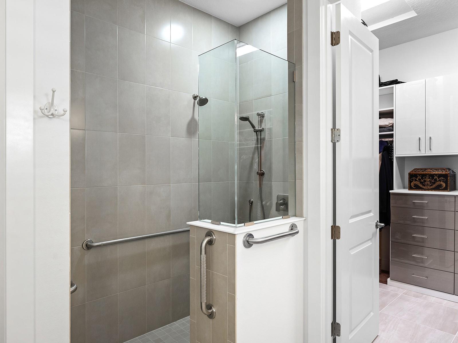 LAKEHOUSE COVE AT WATERSIDE - Residential