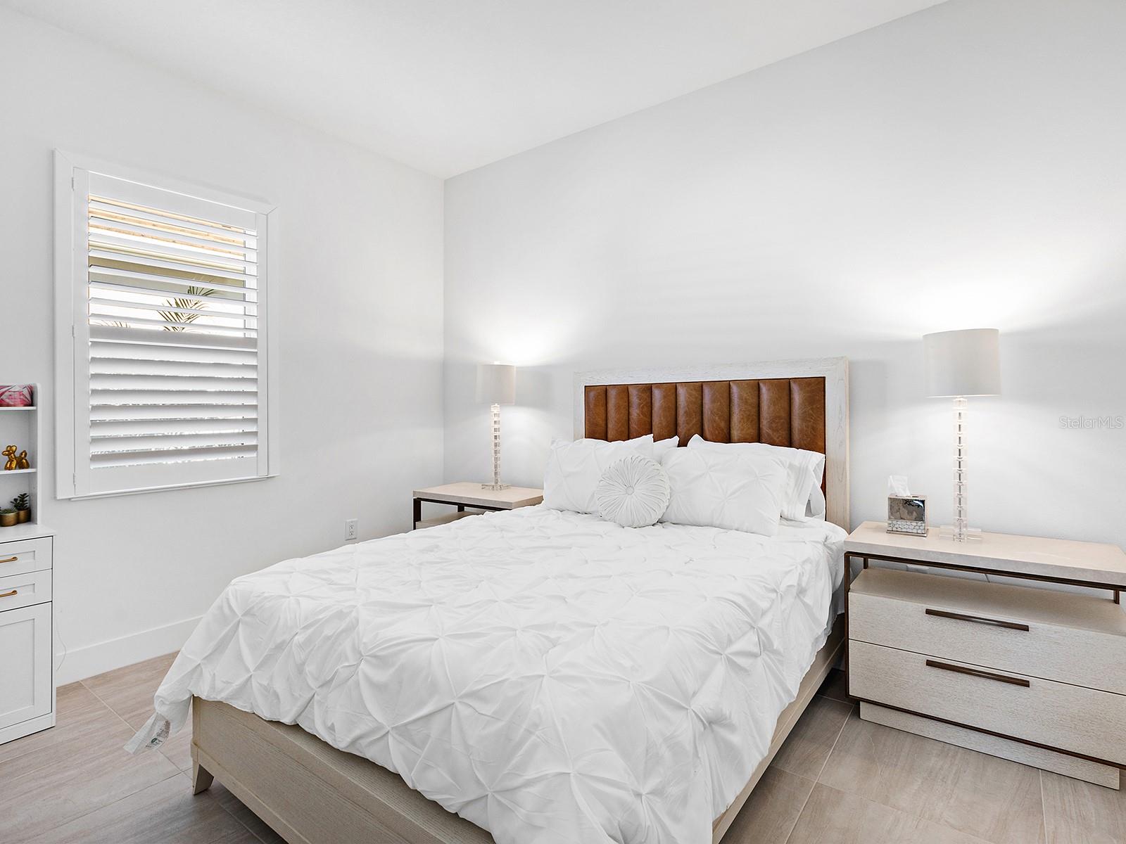 LAKEHOUSE COVE AT WATERSIDE - Residential