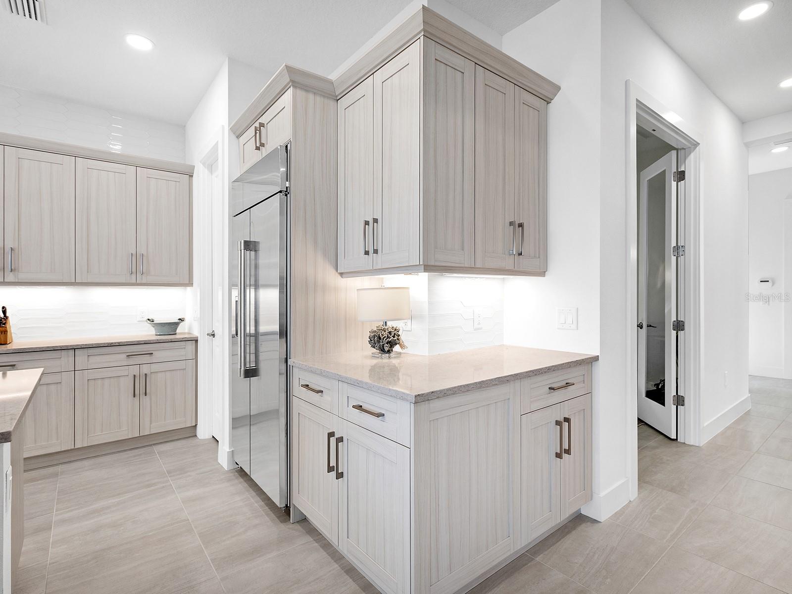 LAKEHOUSE COVE AT WATERSIDE - Residential