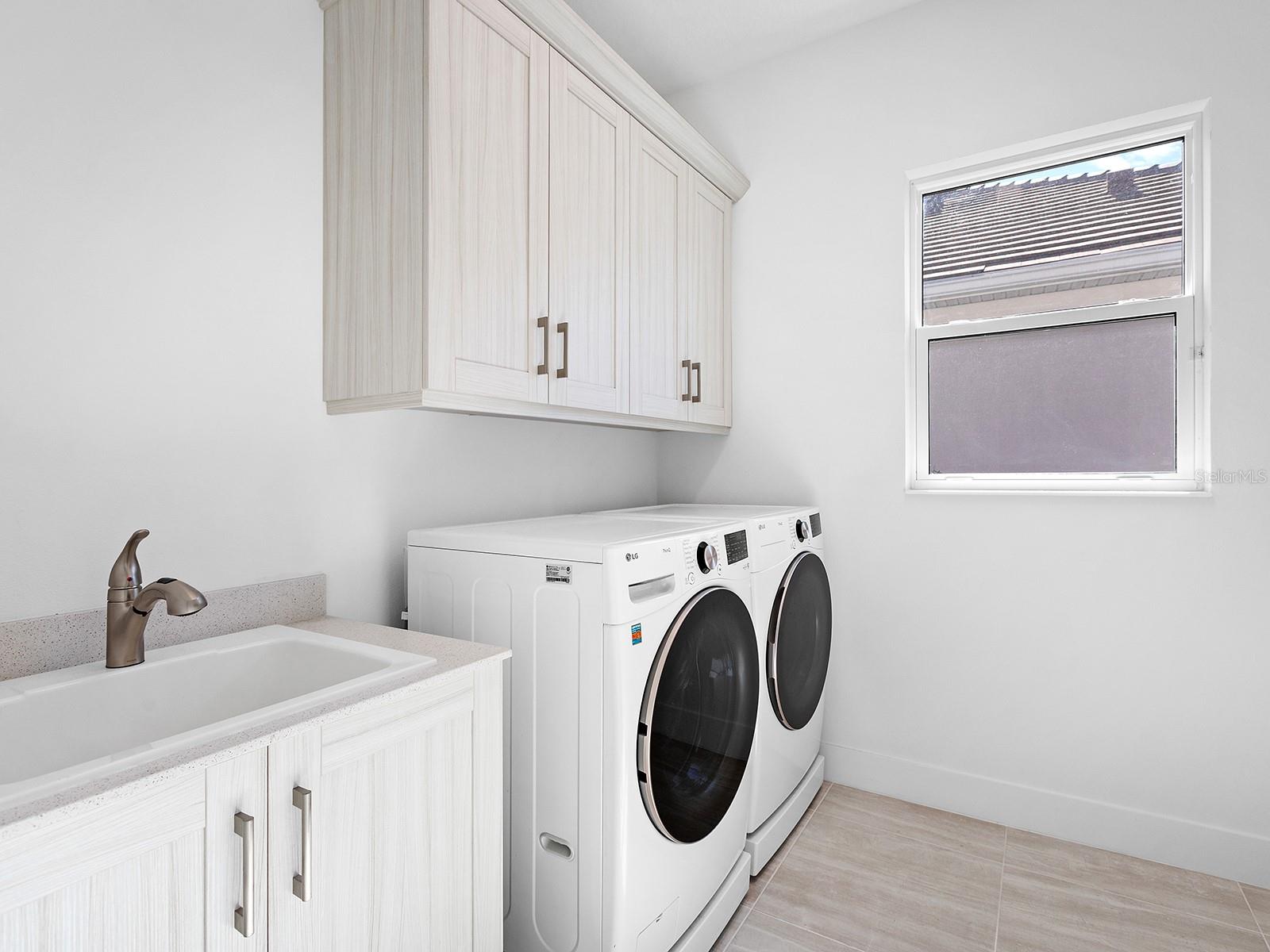 LAKEHOUSE COVE AT WATERSIDE - Residential