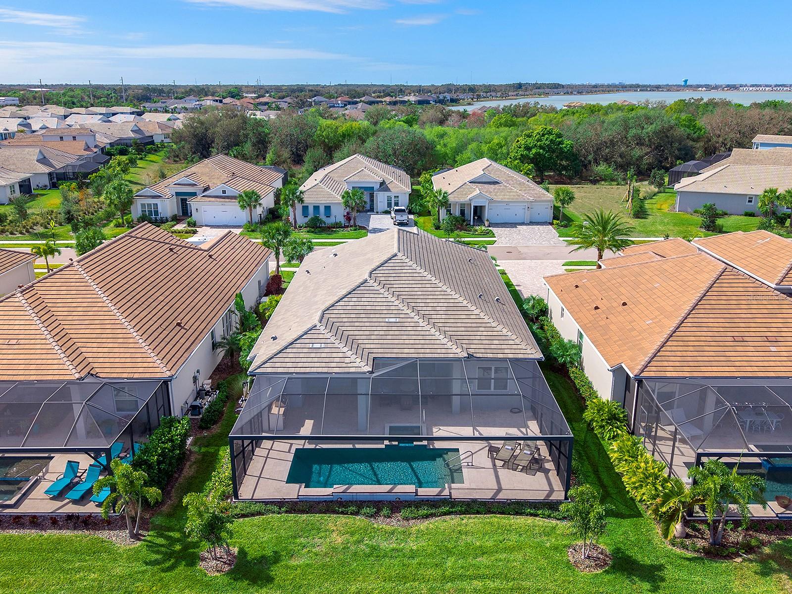 LAKEHOUSE COVE AT WATERSIDE - Residential
