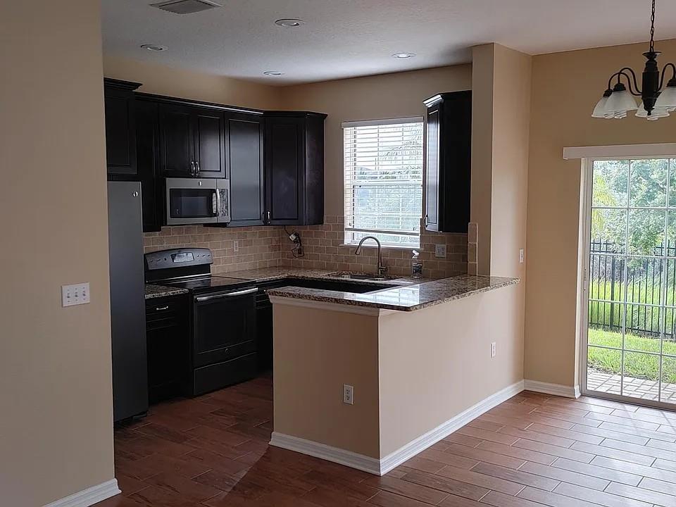 EAGLE PALM PH II - Residential Lease