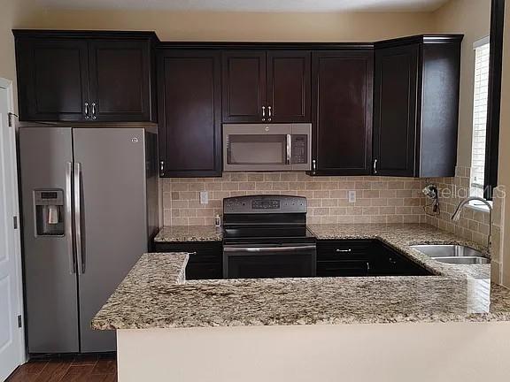 EAGLE PALM PH II - Residential Lease