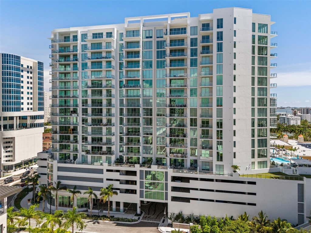 Photo of 301 Quay Commons #1009, Sarasota, FL 34236 (MLS # A4700480)