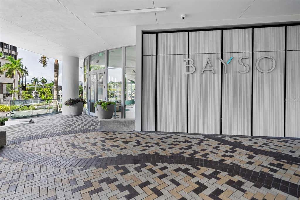 Photo of 301 Quay Commons #1009, Sarasota, FL 34236 (MLS # A4700480)