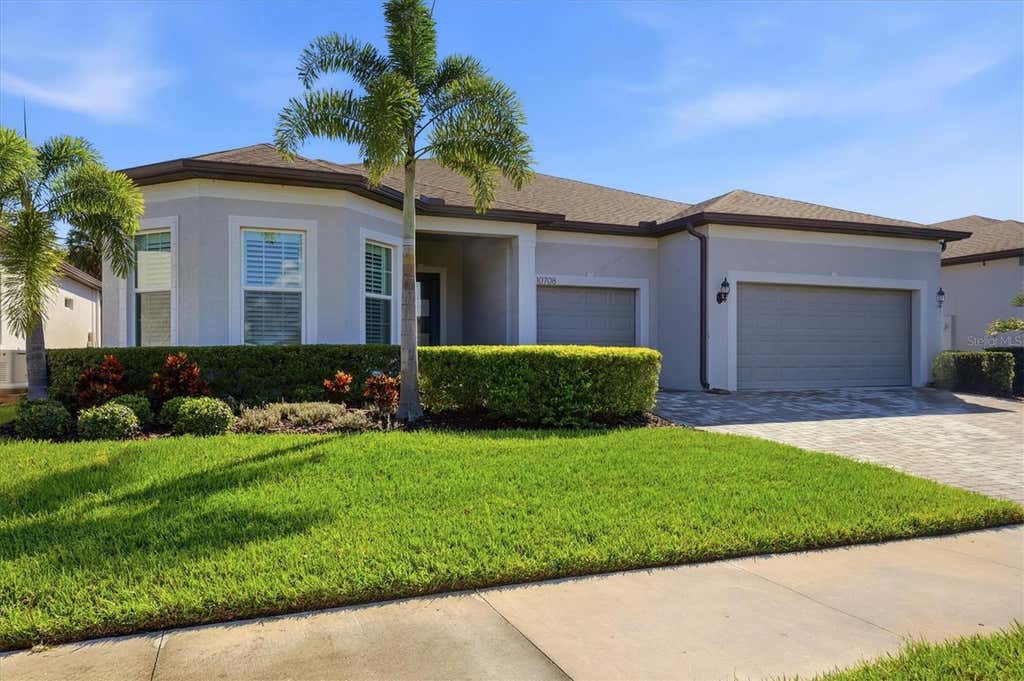 Photo of 10708 Saratoga Place, Parrish, FL 34219 (MLS # A4704037)