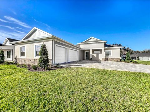 A home in WINTER HAVEN