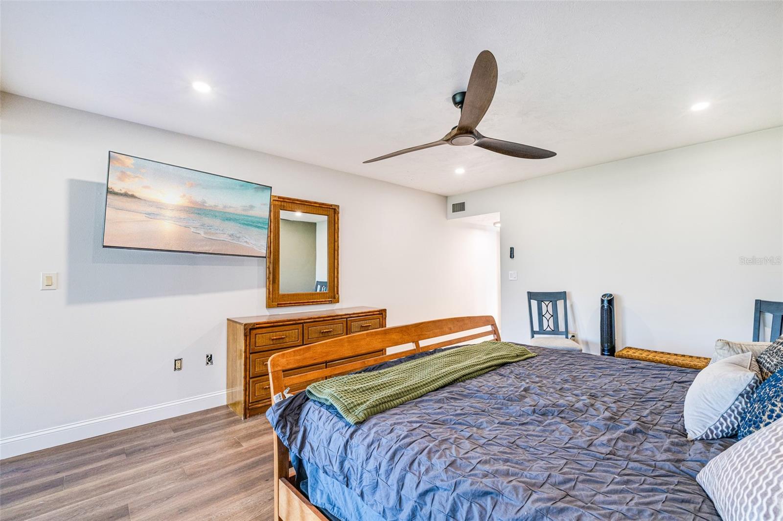 MARINA SOUTH SHORE CONDO - Residential