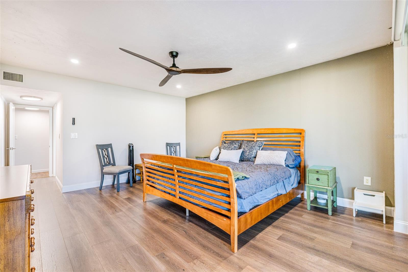 MARINA SOUTH SHORE CONDO - Residential