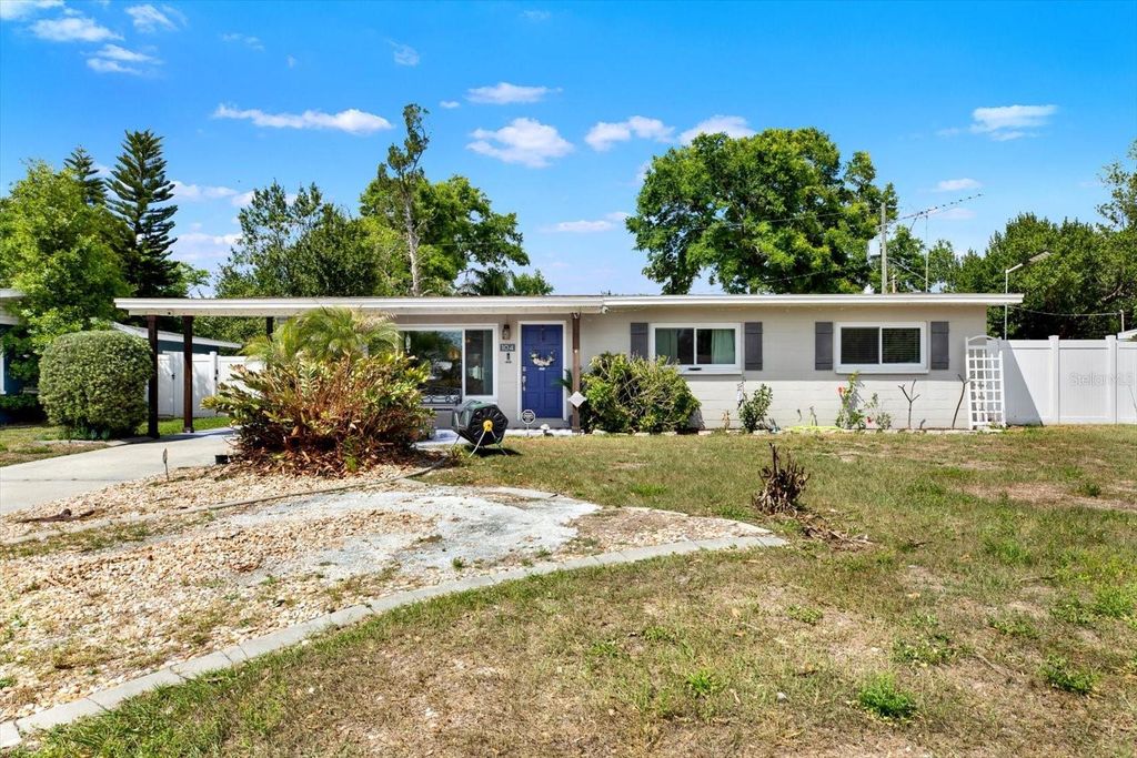 Photo of 104 Glen Ridge Avenue, Temple Terrace, FL 33617 (MLS # TB8493365)