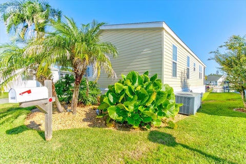 Tiny photo for 1440 S Shore Drive, Tavares, FL 32778 (MLS # G5119270)