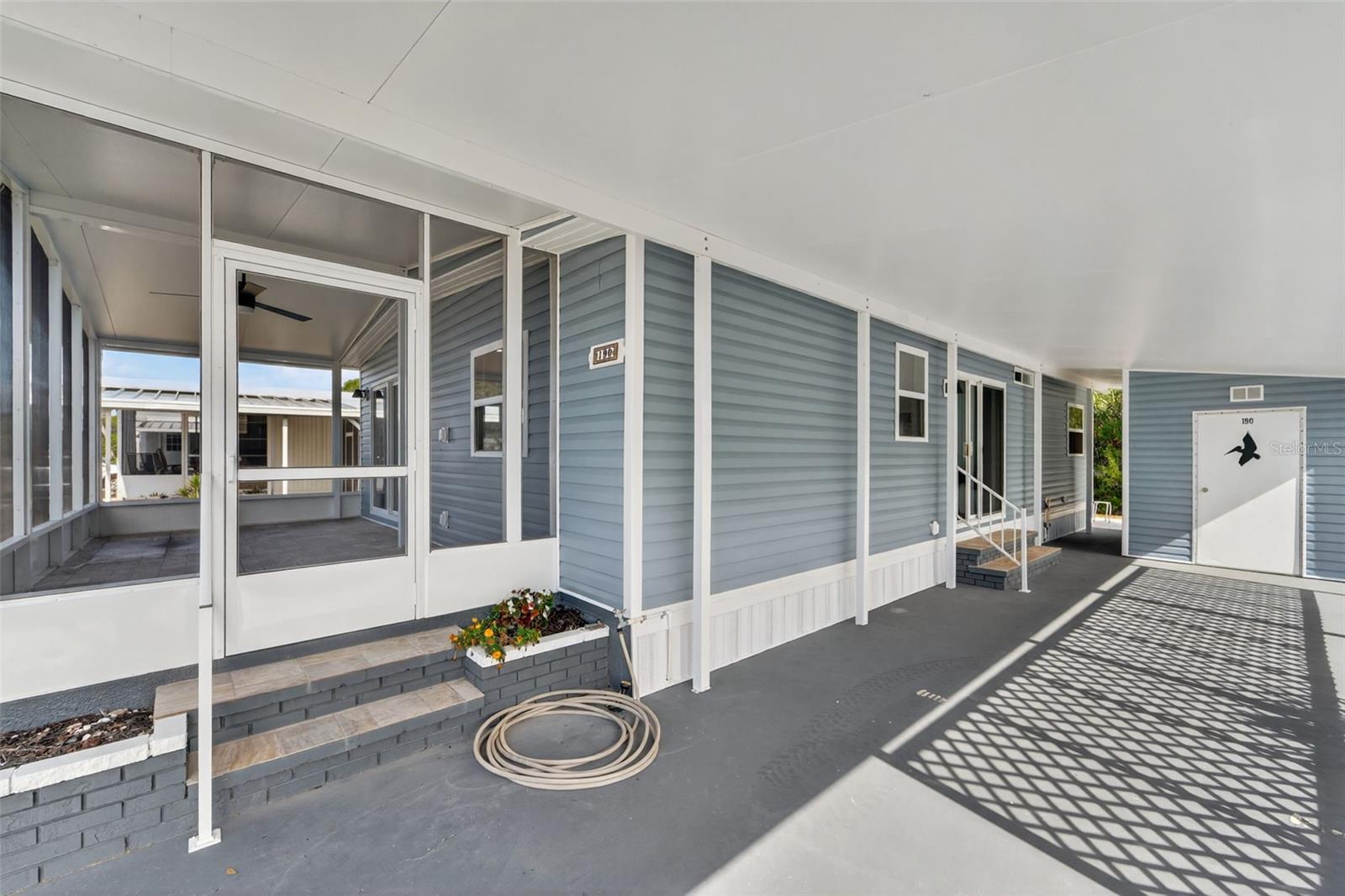 POLYNESIAN VILLAGE - Residential