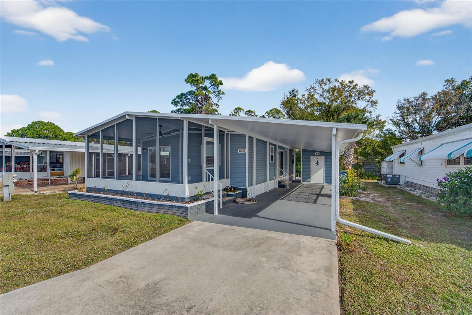 POLYNESIAN VILLAGE - Residential