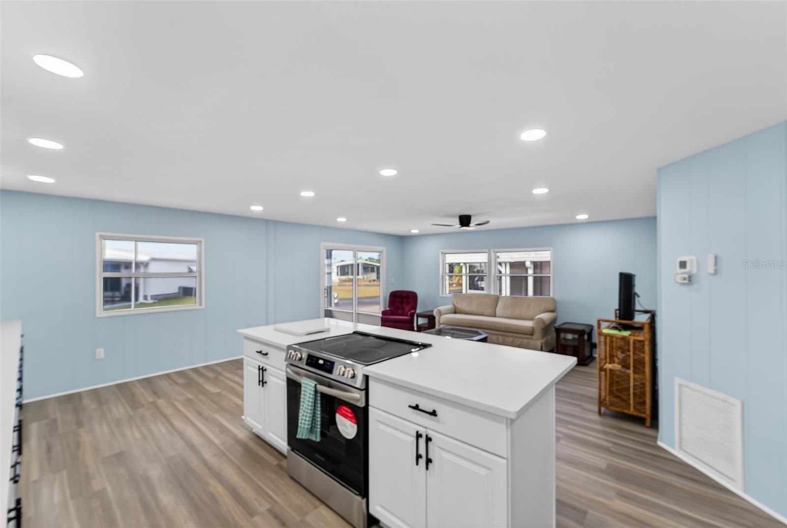 POLYNESIAN VILLAGE - Residential