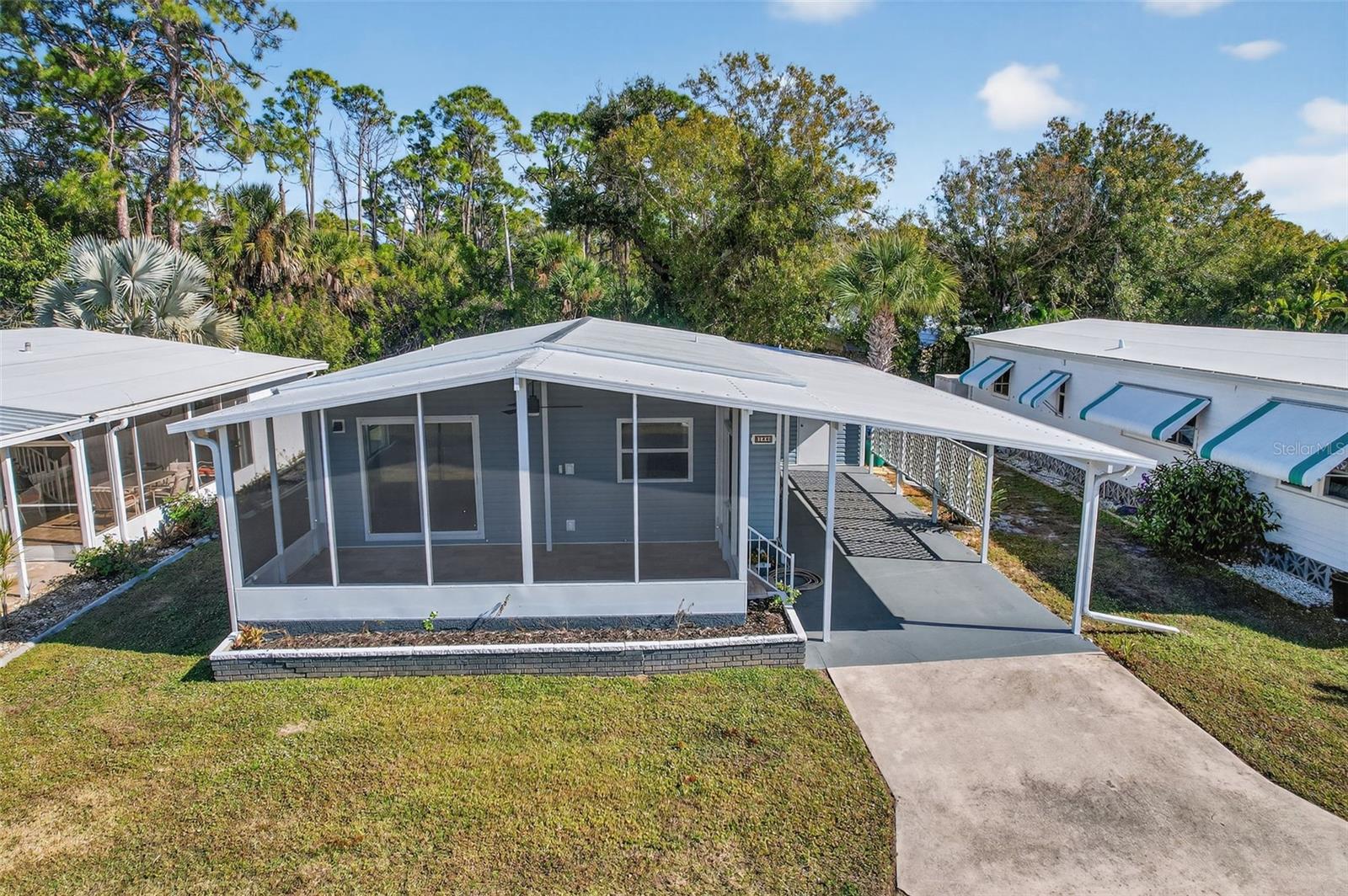 POLYNESIAN VILLAGE - Residential