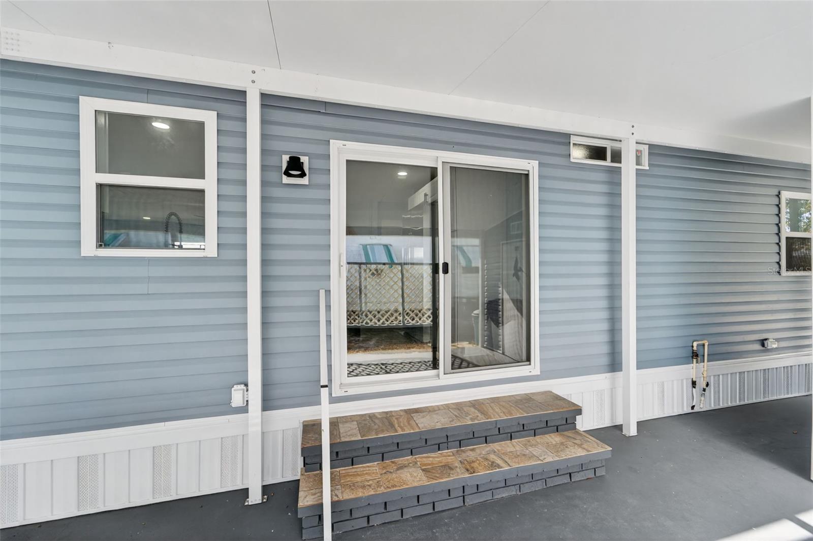 POLYNESIAN VILLAGE - Residential