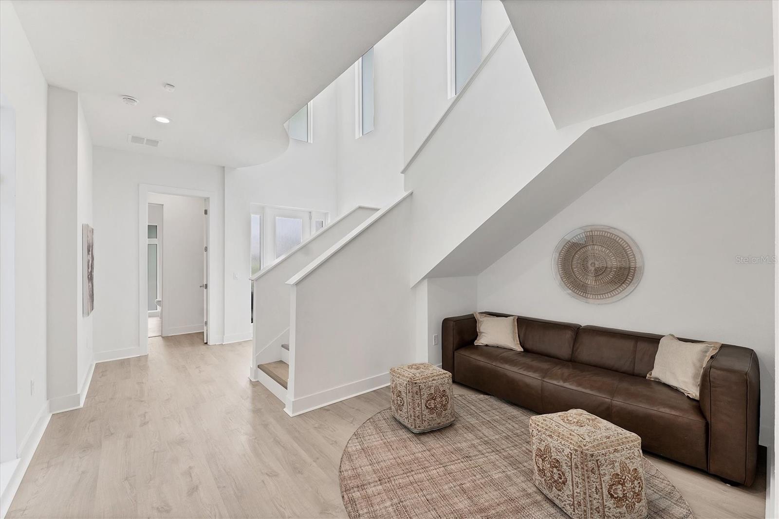 AQUA LAGOON - Residential Lease