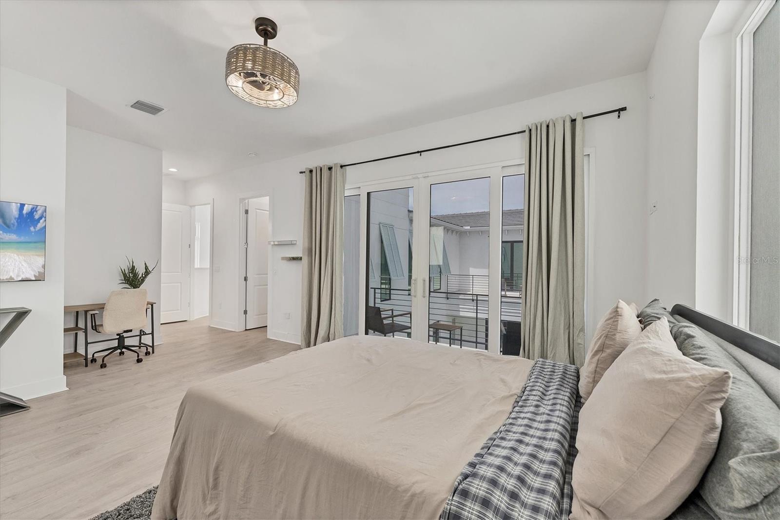 AQUA LAGOON - Residential Lease